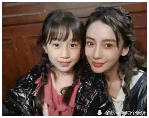 娱乐圈吃瓜爆料恋情,甜蜜瞬间引发热议
